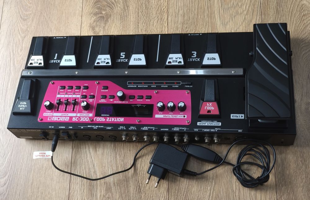 BOSS RC-300 Loop Station