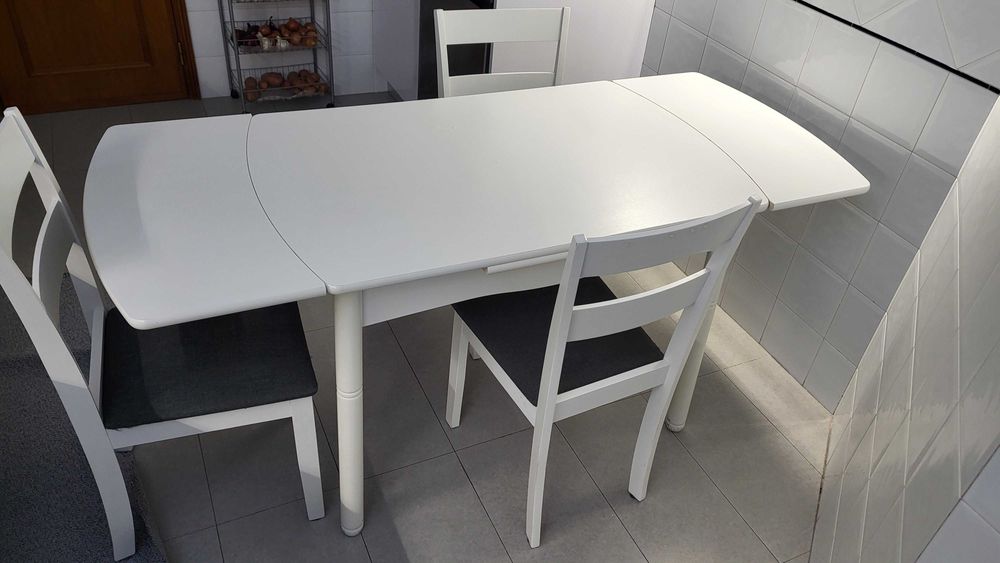 Mesa de cozinha extensível com 3 cadeiras