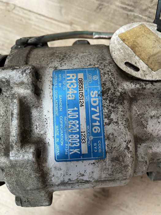 Компресор кондиціонера Golf 4 Caddy 2  Ford Galaxy  1J0820803K