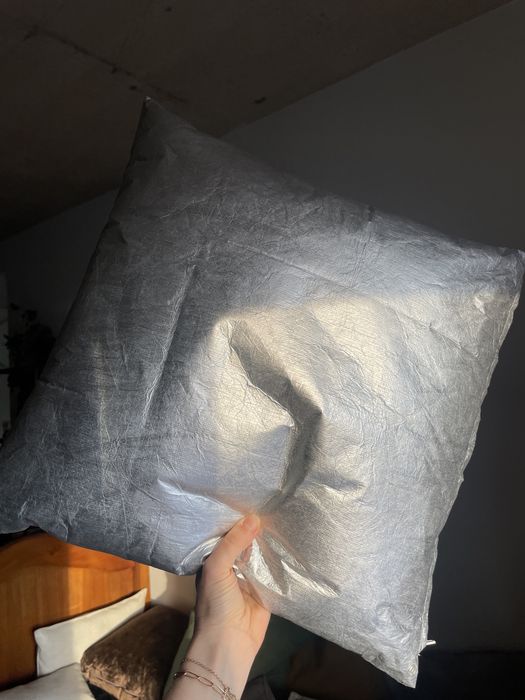 Almofada NOVA prateada Frekvens - Ikea