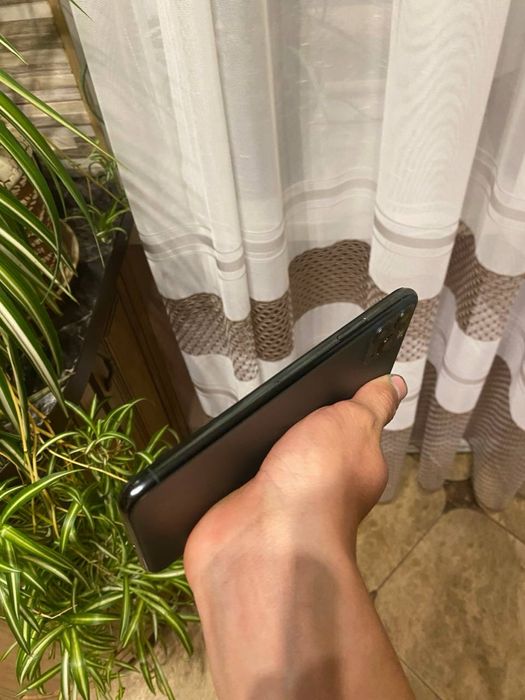 Продам ідеальний iPhone 11 Pro Max 64Gb