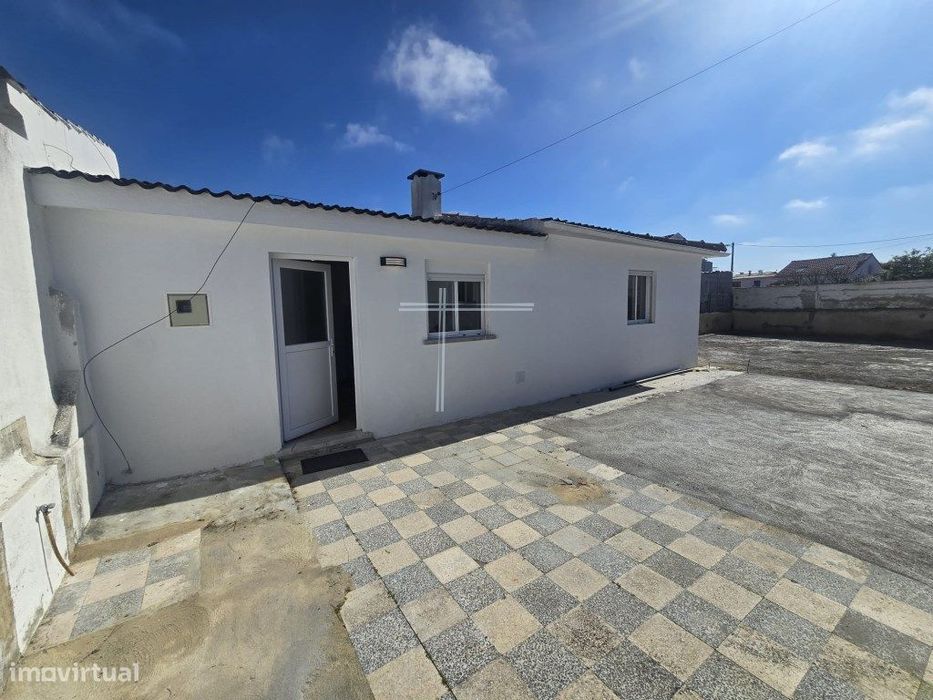 Moradia isolada T4 de arquitetura tradicional - Aroeira