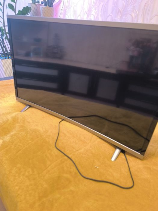 Продам смарт телевизор Comer