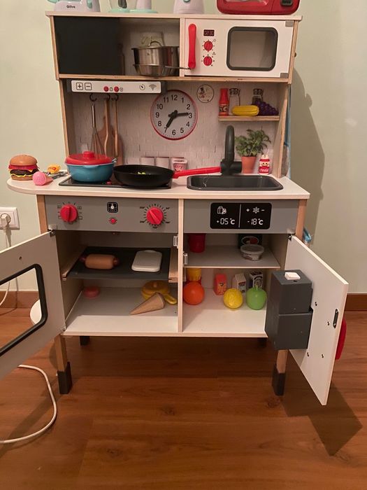 Cozinha criança com vários acessorios