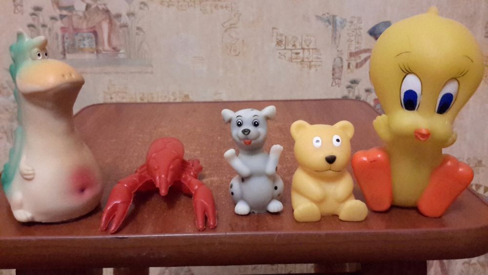 Детская швейная машинка "Дніпряночка",пистолет водный,кольт пистоны