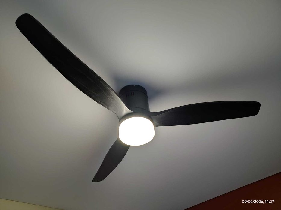 Ventoinha Silenciosa de Teto (Pás de Madeira)