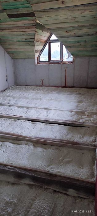 Утеплення Піною Пінополіуретаном Мансарди Даху Перекритя ППУ