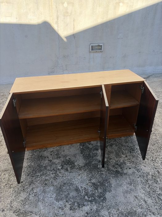 Armário com 3 portas em madeira