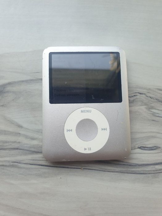 Apple iPod Nano Silver MA978/A 4 Гб