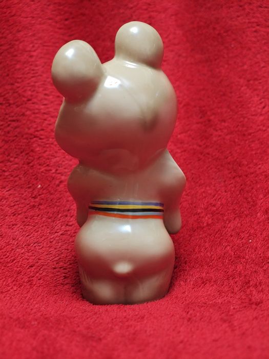 Фарфоровая статуэтка "Олимпийский мишка" ( пр-во СССР )