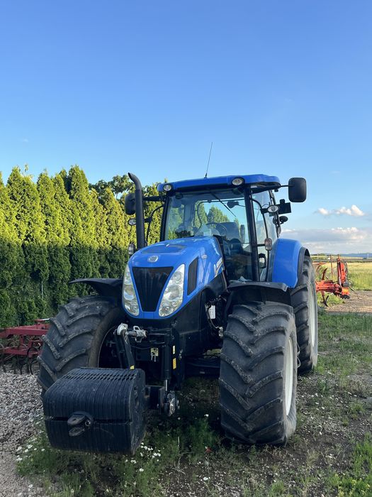 New Holland. T7.220