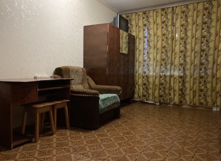 Продам комнату в трехкомнатной квартире