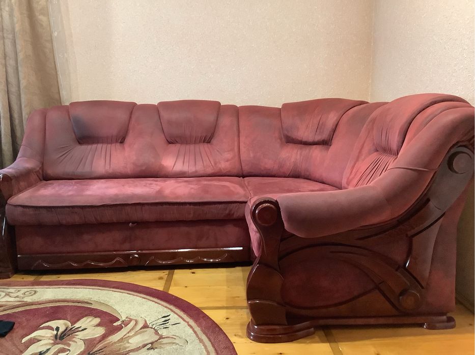 Диван кутовий, у хорошому стан. Зручний та комфортний. 2,6м х 1,8м.