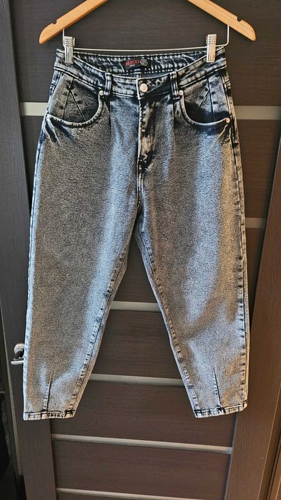 Продаю джинси-мом