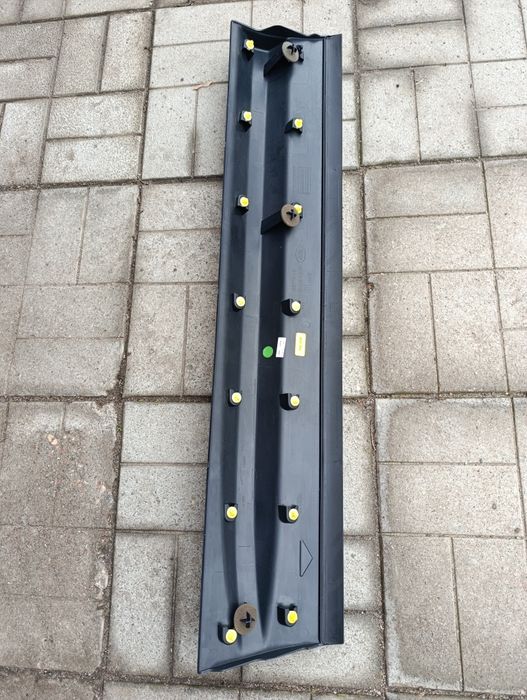 Продам наружний молдінг задньої правової двері Land Rover Freelander 2