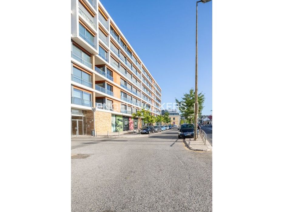 T2 mobilado com garagem e vista rio em Alcântara