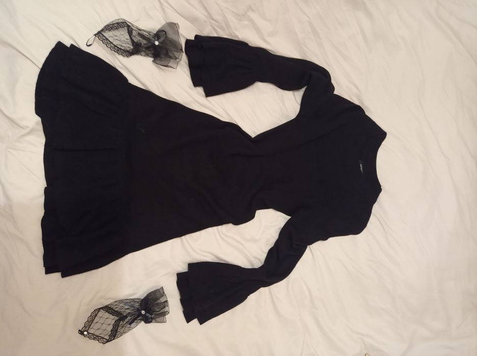 Sukienka czarna Orsay