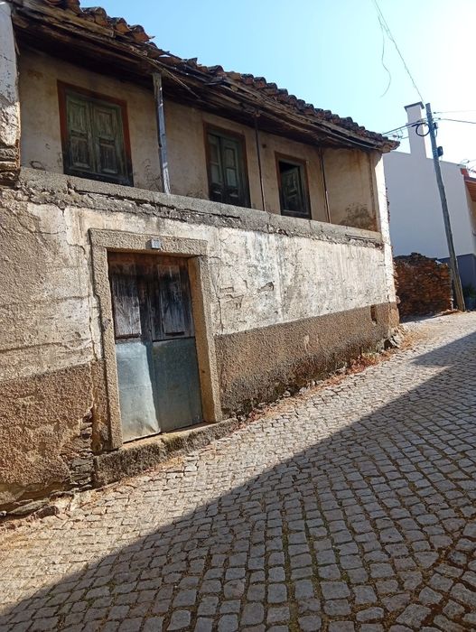 Casa de habitação em mós Moncorvo