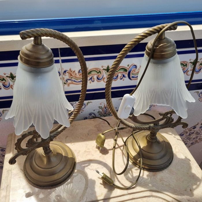 Candeeiro - conjunto tecto e mesa cabeceira