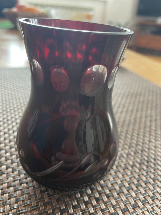 Wazon wazonik rubinowy szkło grawerowane PRL Vintage