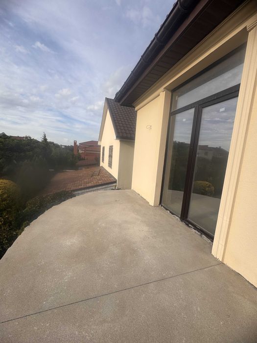 Червоный Хутор ,Центральная улица. 2 этажа, подвал.5 соток