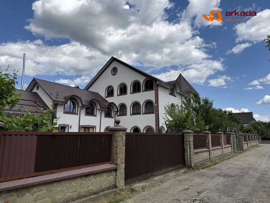 Продаж. Будинок з ремонтом, готовий до проживання. Торг