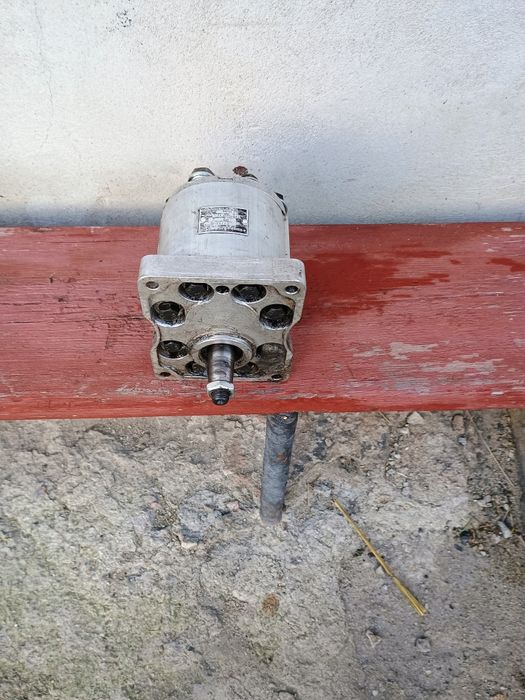 Pompa hydrauliczna do c 360 i do cyklopa.