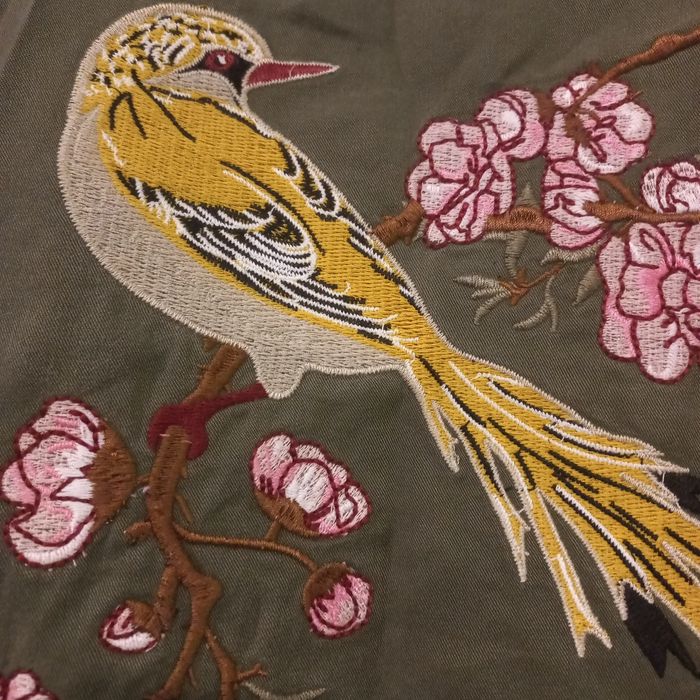 Camisa verde com bordados nas costas Tam L