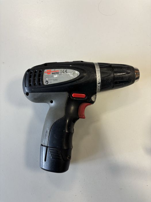 Aparafusador antiga Wurth com carregador e baterias antigas