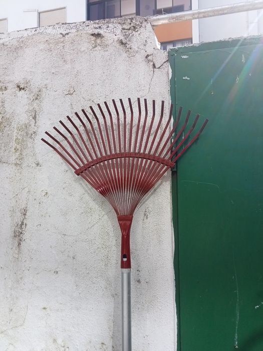 Vassoura de chapa para jardim, nova, cabo em alumínio