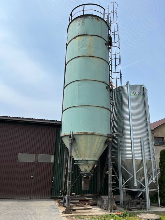 Silos zbożowy, lejowy, cemenciak, 40t.
