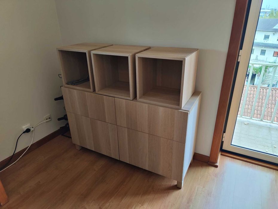 Aparador BESTÄ e Cubos de Parede EKET