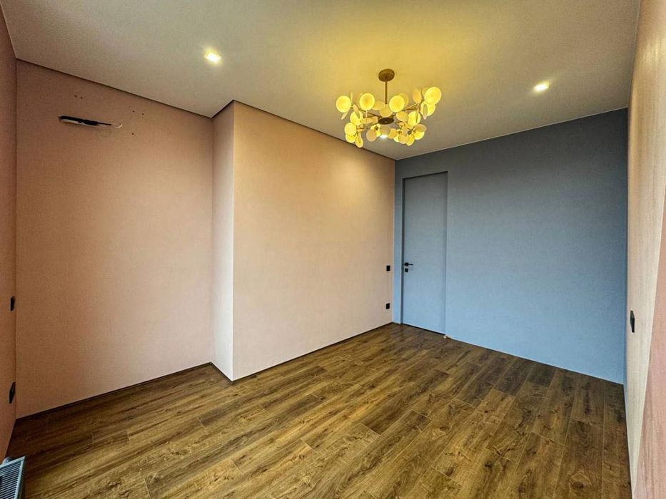 Київ. 3-кімн. квартира ЖК Лебединий, вул. Ревуцького, метро Харківська