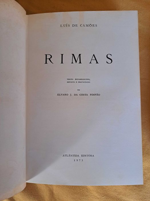 Livros Os lusíadas de luís de Camões
