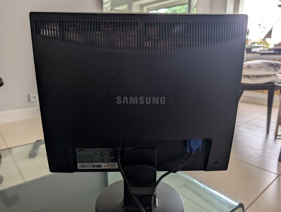 Monitor Samsung SyncMaster 943N 19" cali (idealny do monitoringu / warsztatu) + kable