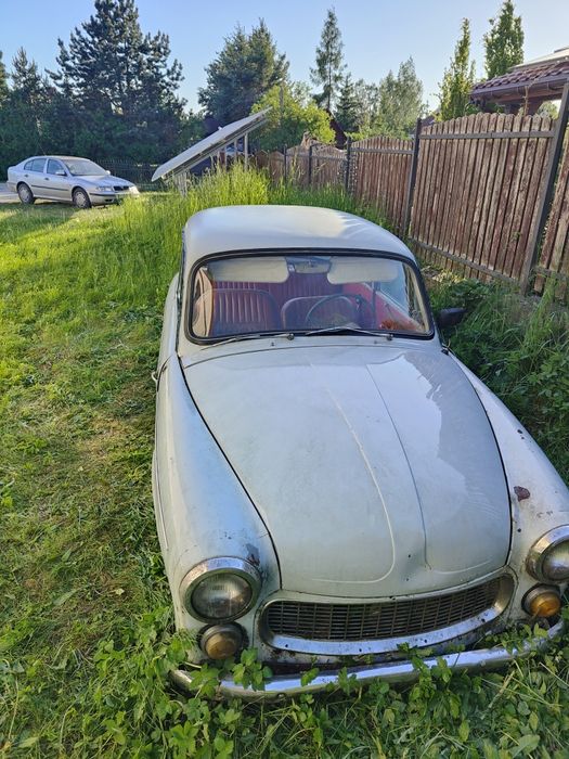 Samochód syrena 104