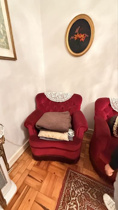 Vendo Sofa vermelho de 3 lugares e 2 poltronas