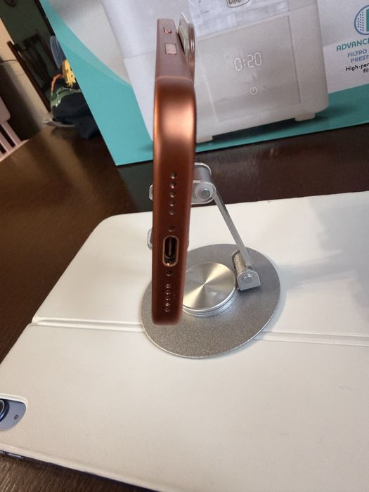 iPhone 17 pro orange(заблокований)