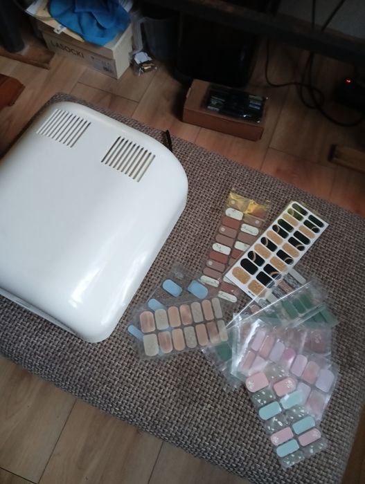 Sprzedam lampę UV i naklejki