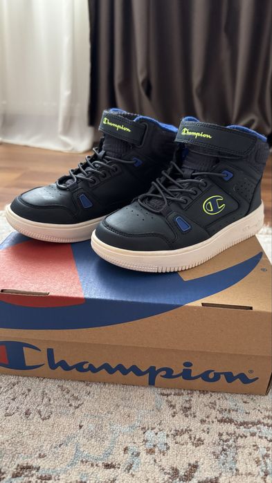 Демисезонные кроссовки Champion