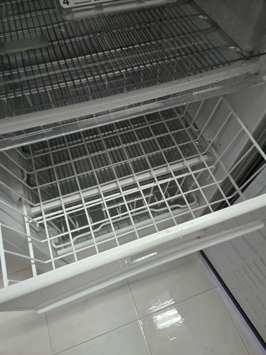 Arca congeladora vertical ariston