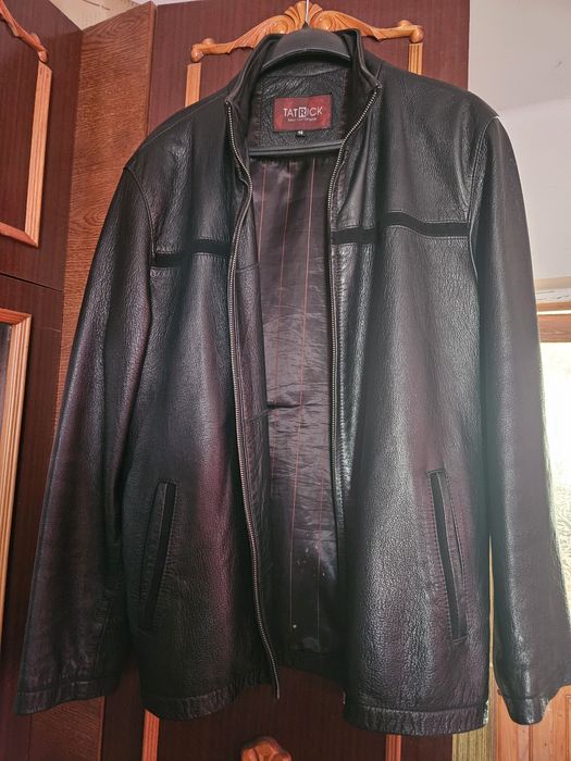 Стильна шкіряна чоловіча куртка