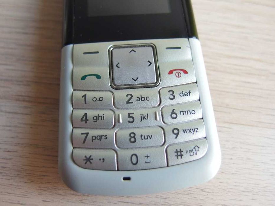 kolecnonerski retro telefon gsm  LG KP107