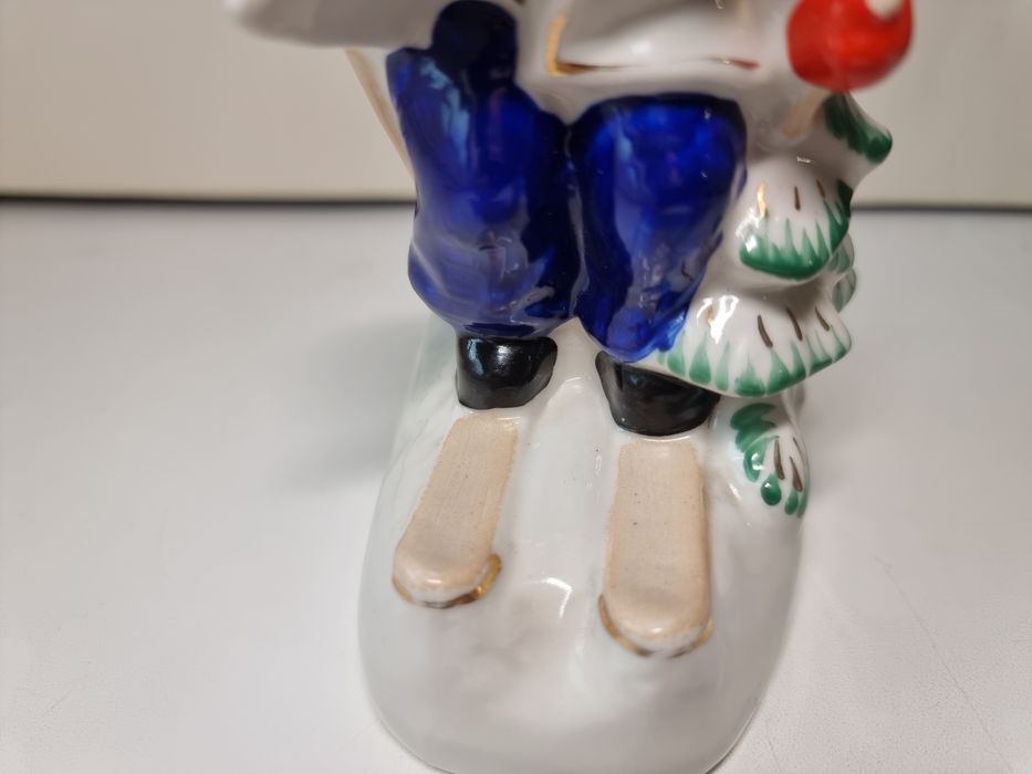 Статуэтка мальчик на лыжах городница выший сорт, год клеймо 1953-1957.