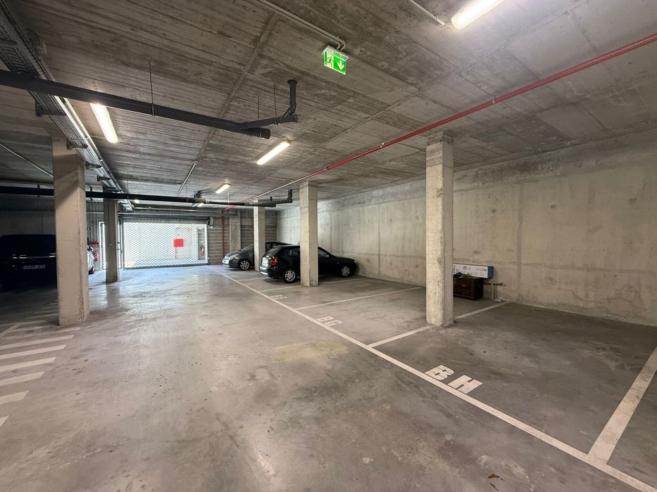 Alugo garagem fechada Polo Universitario