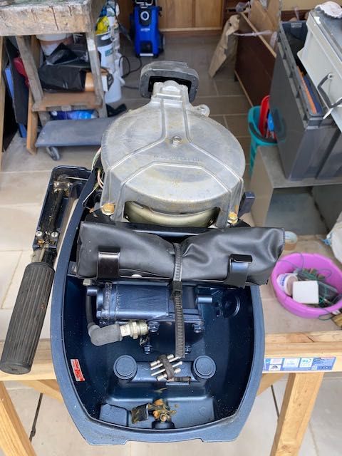 Semi Rigido AVON 3.10 com Motor Yamaha  4 CV 2 Tempos Pouco uso