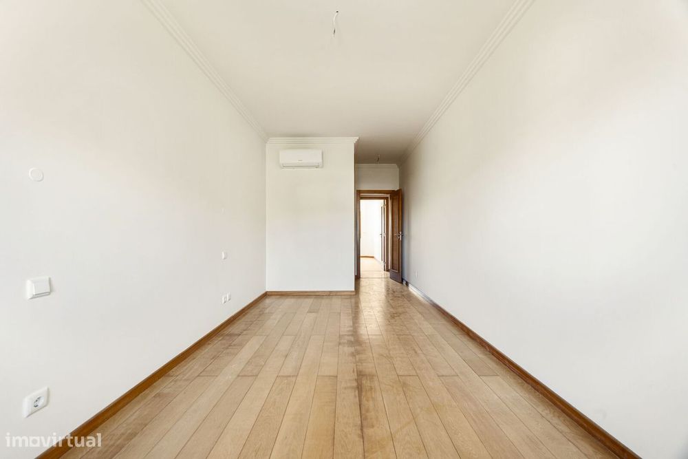 Apartamento T4 com jardim, Paço de Arcos, Oeiras