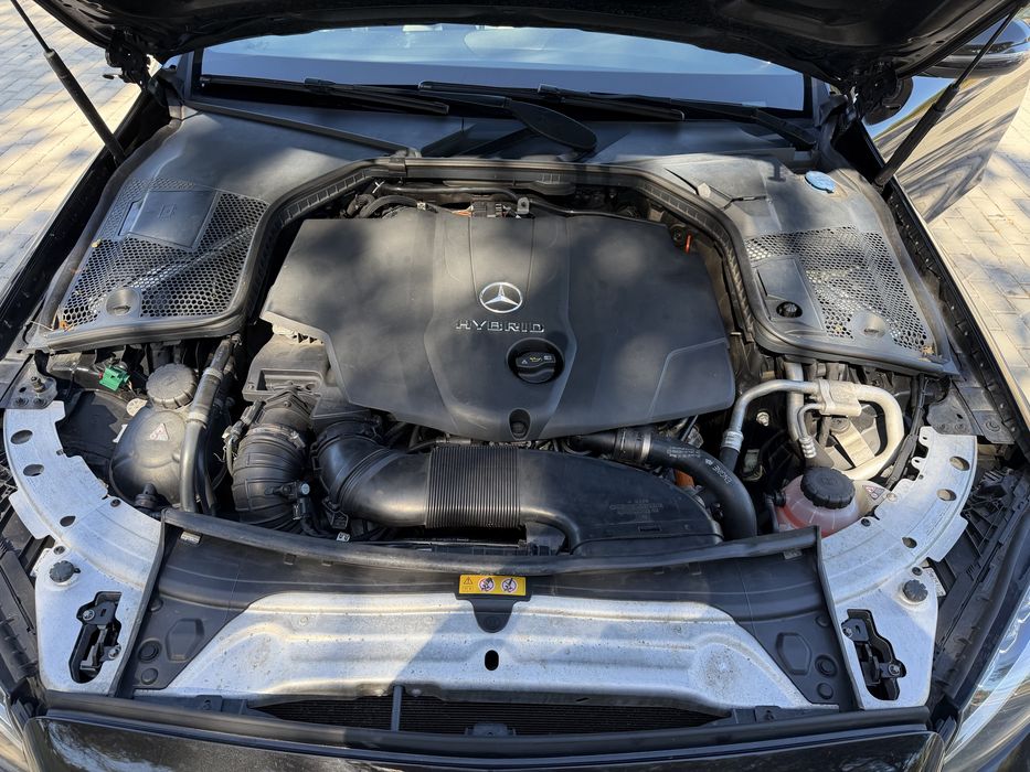 Mercedes C3000h AMG line