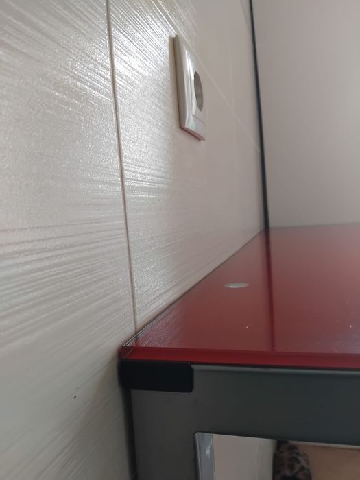 Mesa de vidro sem cadeiras