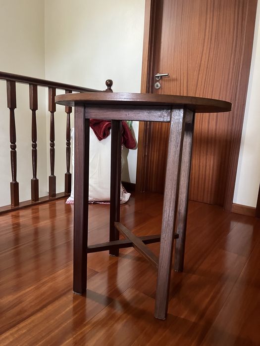 Mesa de apoio em madeira maciça